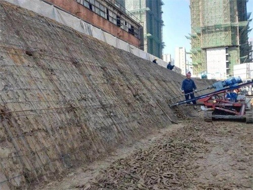 鄂托克前建筑边坡支护